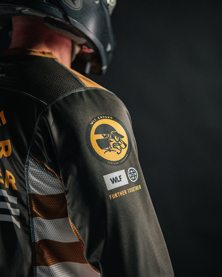 WLF T-Stone Jersey // Gaiter Combo